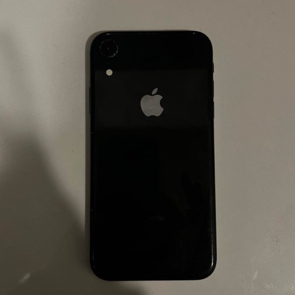UNLOCKED iPhone XR 64 Gigs - Picture 2 of 3